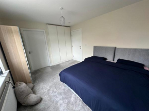 Pvt room attached bathroom , 20 mins to city center via direct train 2 min away